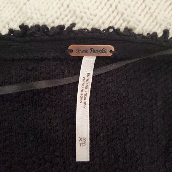 FREE PEOPLE | Popcorn Crop Sweater - Black - Picture 13 of 15